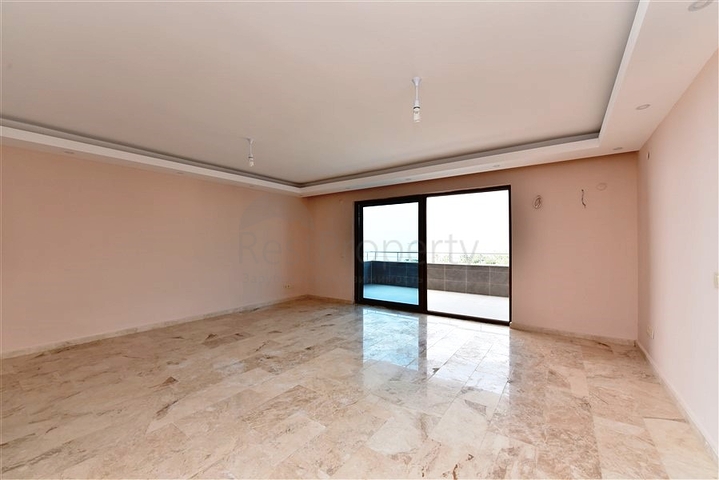 Две квартиры 2+1 на первой береговой линии в Махмутларе