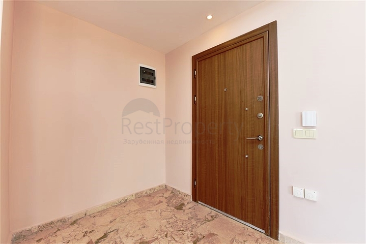 Две квартиры 2+1 на первой береговой линии в Махмутларе