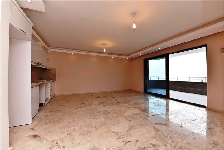 Две квартиры 2+1 на первой береговой линии в Махмутларе