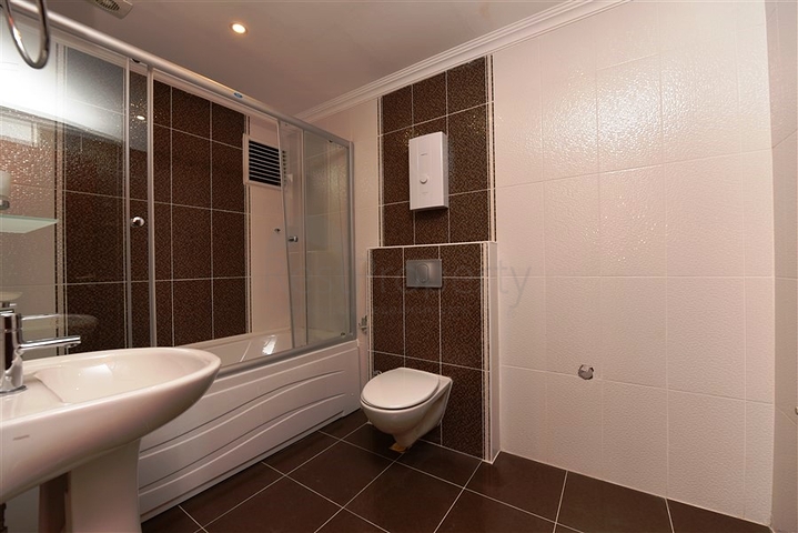 Две квартиры 2+1 на первой береговой линии в Махмутларе