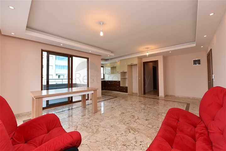 Две квартиры 2+1 на первой береговой линии в Махмутларе