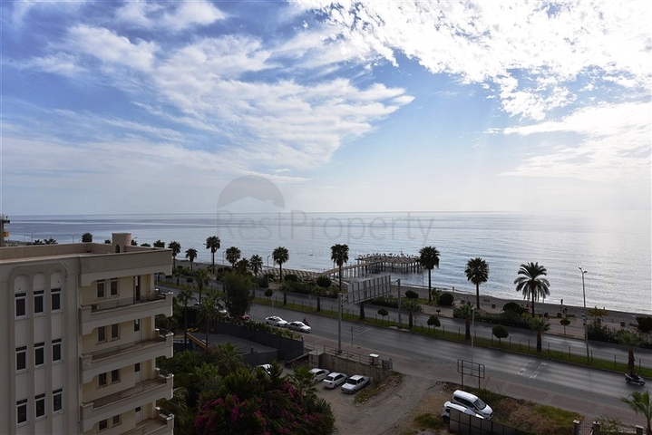 Две квартиры 2+1 на первой береговой линии в Махмутларе