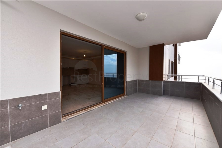 Две квартиры 2+1 на первой береговой линии в Махмутларе