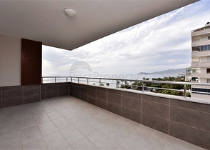 Две квартиры 2+1 на первой береговой линии в Махмутларе