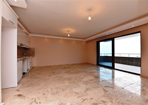 Две квартиры 2+1 на первой береговой линии в Махмутларе