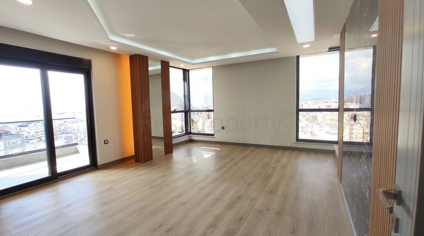 Просторный пентхаус 4+1 в центре города Анталии 