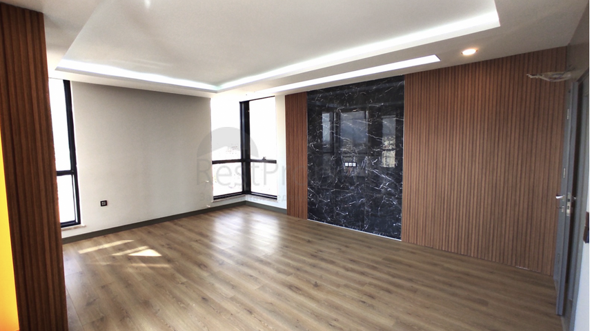 Просторный пентхаус 4+1 в центре города Анталии 