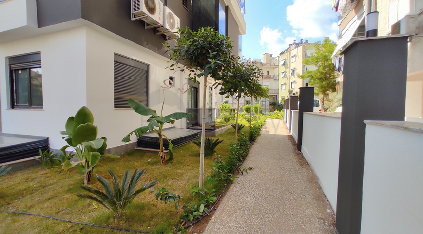 Просторный пентхаус 4+1 в центре города Анталии 