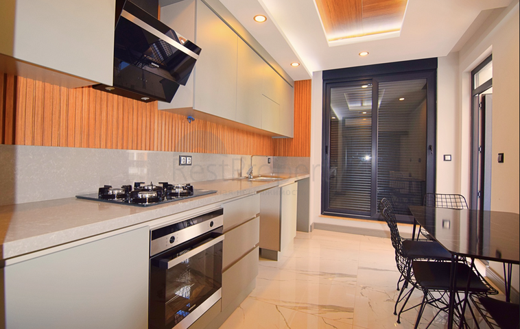 Просторный пентхаус 4+1 в центре города Анталии 