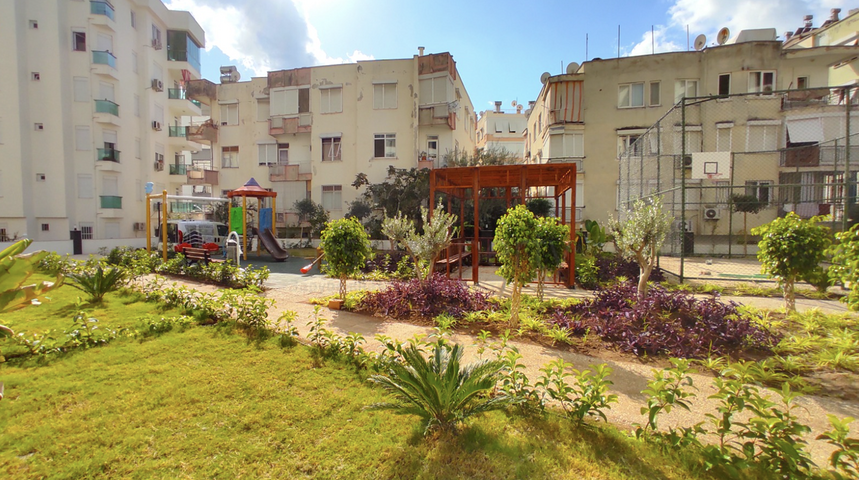 Просторный пентхаус 4+1 в центре города Анталии 