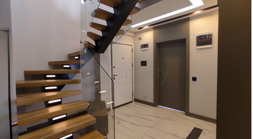 Просторный пентхаус 4+1 в центре города Анталии 