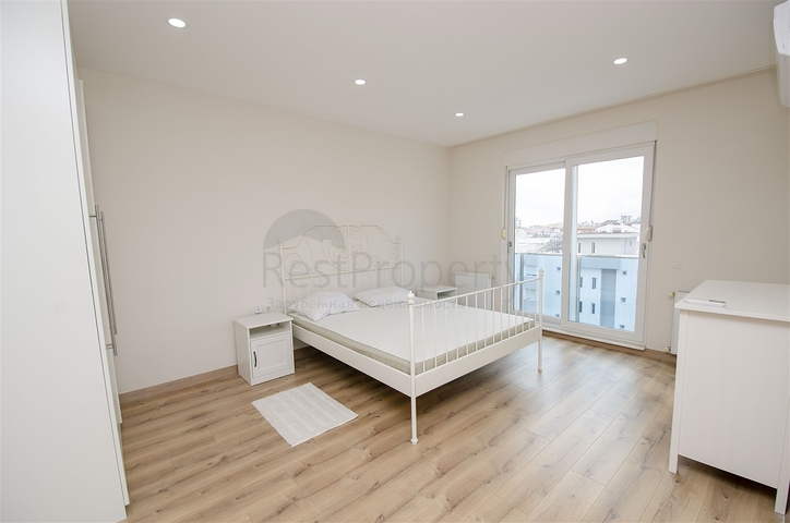 Пентхаус 3+1 с мебелью в пешей доступности к морю