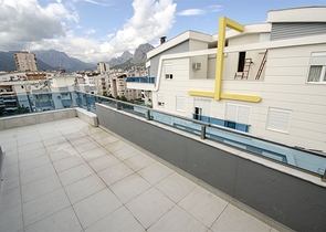 Пентхаус 3+1 с мебелью в пешей доступности к морю