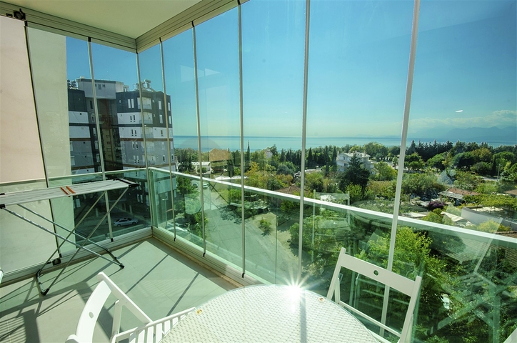 Меблированная квартира 2+1 с видом на море в Гюзельоба Лара 