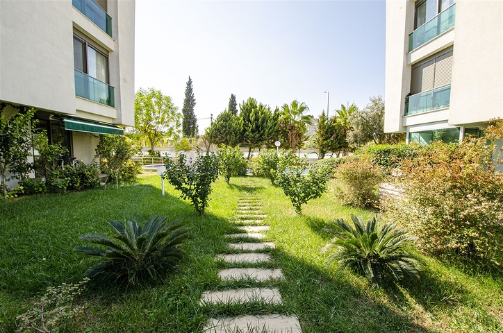 Меблированная квартира 2+1 с видом на море в Гюзельоба Лара 