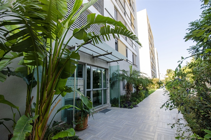 Меблированная квартира 2+1 с видом на море в Гюзельоба Лара 