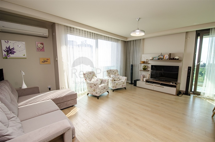 Меблированная квартира 2+1 с видом на море в Гюзельоба Лара 