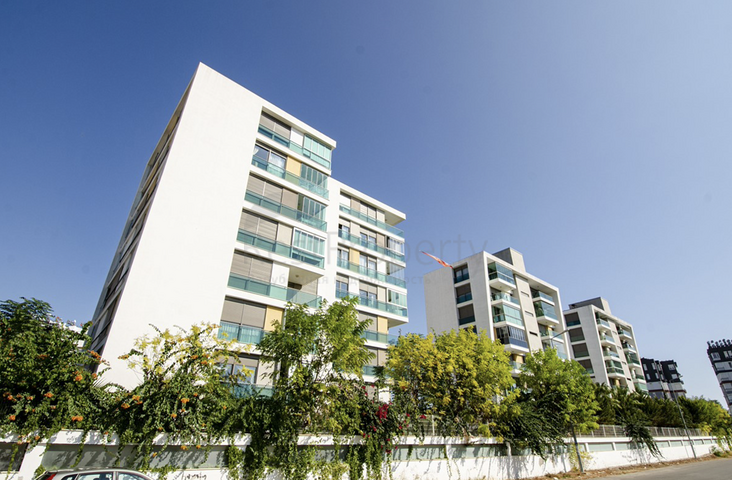 Меблированная квартира 2+1 с видом на море в Гюзельоба Лара 