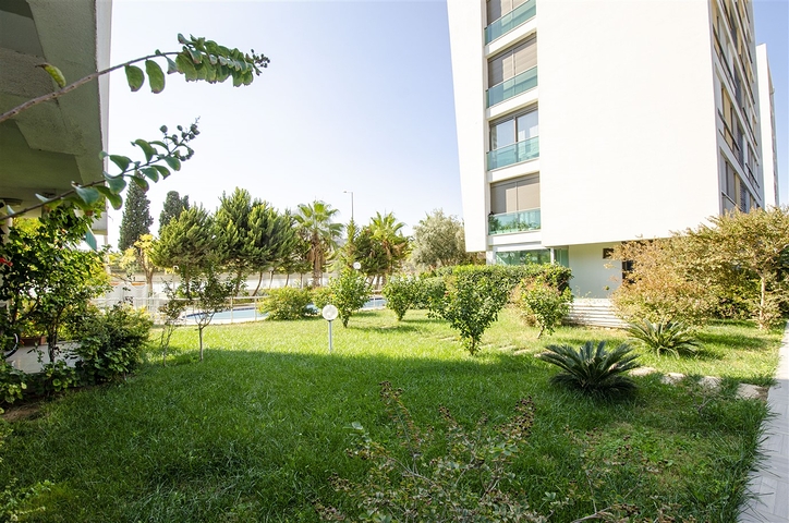 Меблированная квартира 2+1 с видом на море в Гюзельоба Лара 