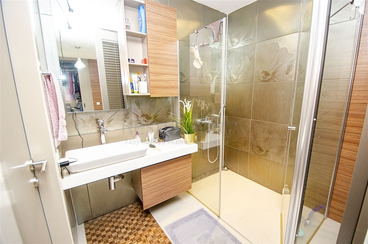 Меблированная квартира 2+1 с видом на море в Гюзельоба Лара 