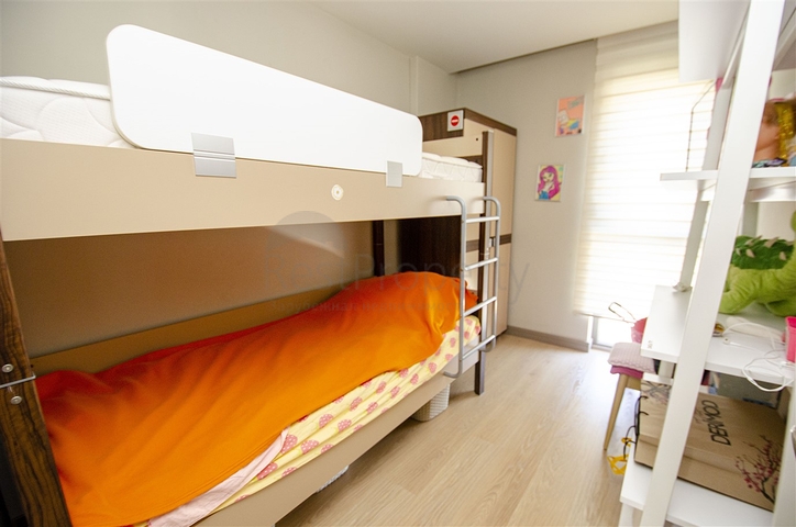 Меблированная квартира 2+1 с видом на море в Гюзельоба Лара 