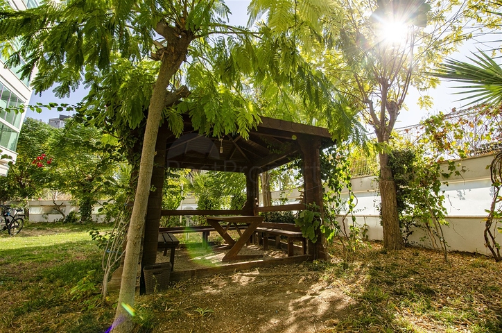 Меблированная квартира 2+1 с видом на море в Гюзельоба Лара 