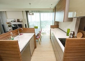 Меблированная квартира 2+1 с видом на море в Гюзельоба Лара 