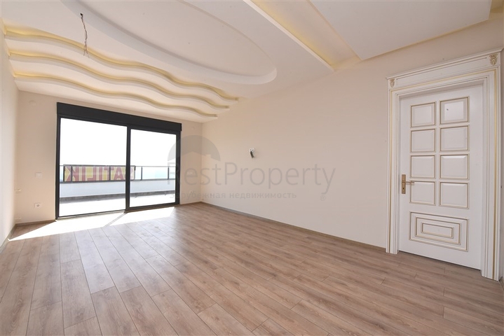 Просторная вилла в центре Аланьи с красивым панорамным видом на море