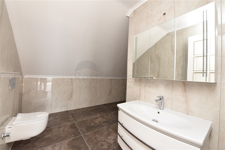 Просторная вилла в центре Аланьи с красивым панорамным видом на море