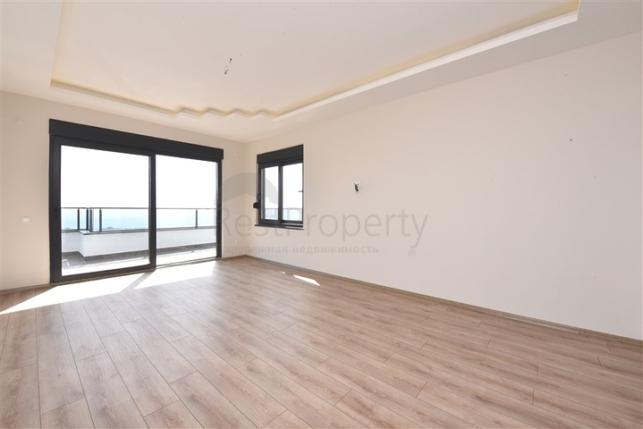 Просторная вилла в центре Аланьи с красивым панорамным видом на море