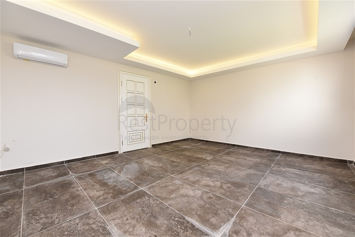 Просторная вилла в центре Аланьи с красивым панорамным видом на море