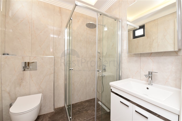 Просторная вилла в центре Аланьи с красивым панорамным видом на море