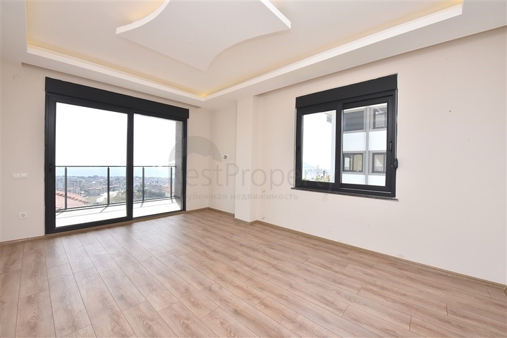 Просторная вилла в центре Аланьи с красивым панорамным видом на море