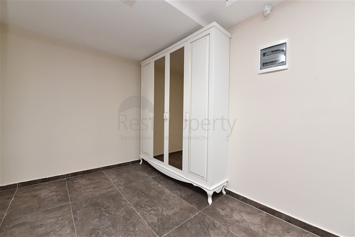 Просторная вилла в центре Аланьи с красивым панорамным видом на море