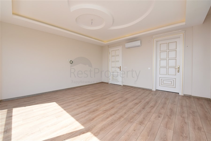 Просторная вилла в центре Аланьи с красивым панорамным видом на море