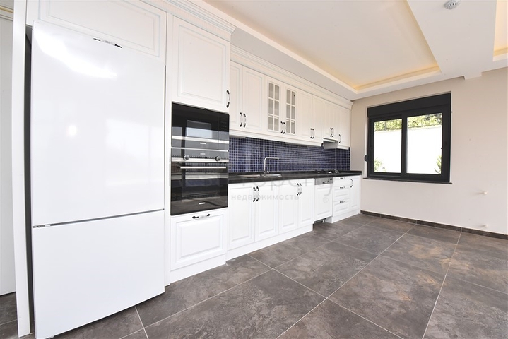 Просторная вилла в центре Аланьи с красивым панорамным видом на море