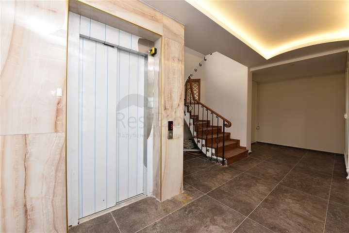 Просторная вилла в центре Аланьи с красивым панорамным видом на море