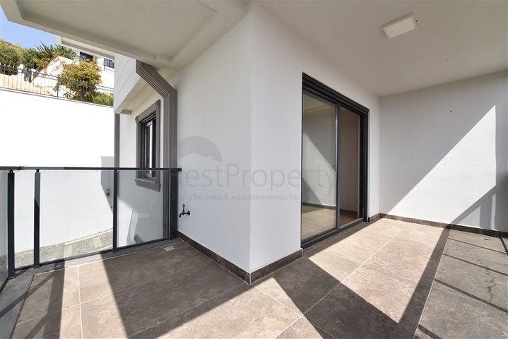 Просторная вилла в центре Аланьи с красивым панорамным видом на море