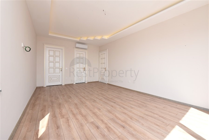 Просторная вилла в центре Аланьи с красивым панорамным видом на море