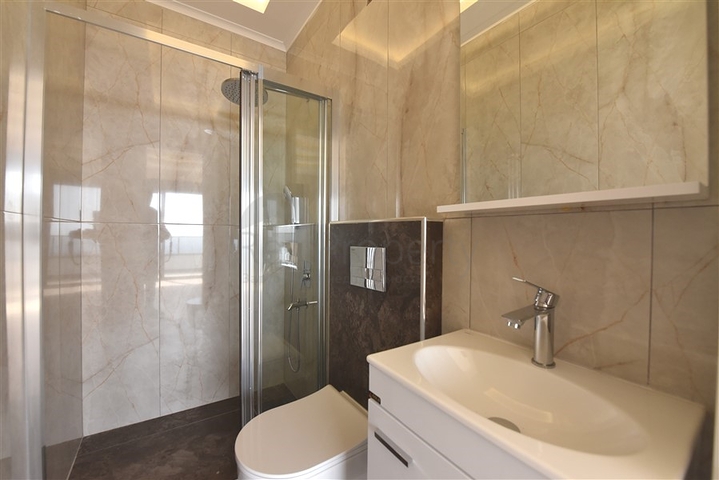 Просторная вилла в центре Аланьи с красивым панорамным видом на море