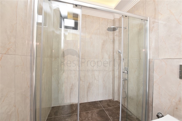 Просторная вилла в центре Аланьи с красивым панорамным видом на море