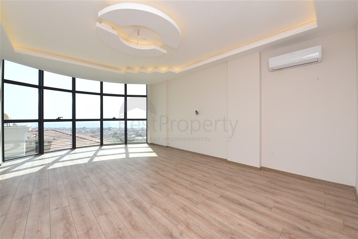 Просторная вилла в центре Аланьи с красивым панорамным видом на море