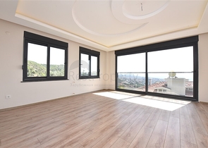 Просторная вилла в центре Аланьи с красивым панорамным видом на море