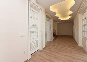 Просторная вилла в центре Аланьи с красивым панорамным видом на море