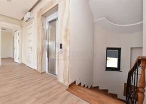 Просторная вилла в центре Аланьи с красивым панорамным видом на море