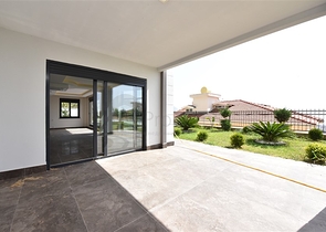 Просторная вилла в центре Аланьи с красивым панорамным видом на море