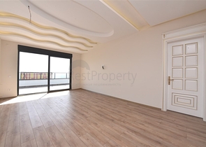 Просторная вилла в центре Аланьи с красивым панорамным видом на море