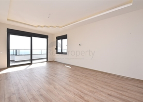 Просторная вилла в центре Аланьи с красивым панорамным видом на море