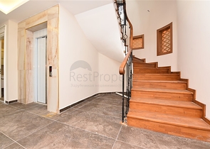 Просторная вилла в центре Аланьи с красивым панорамным видом на море