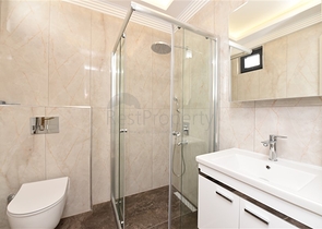 Просторная вилла в центре Аланьи с красивым панорамным видом на море